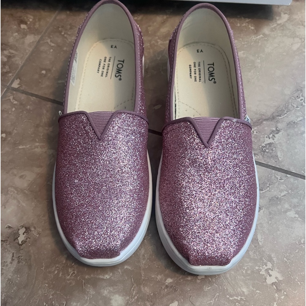 Tom’s girls shoes